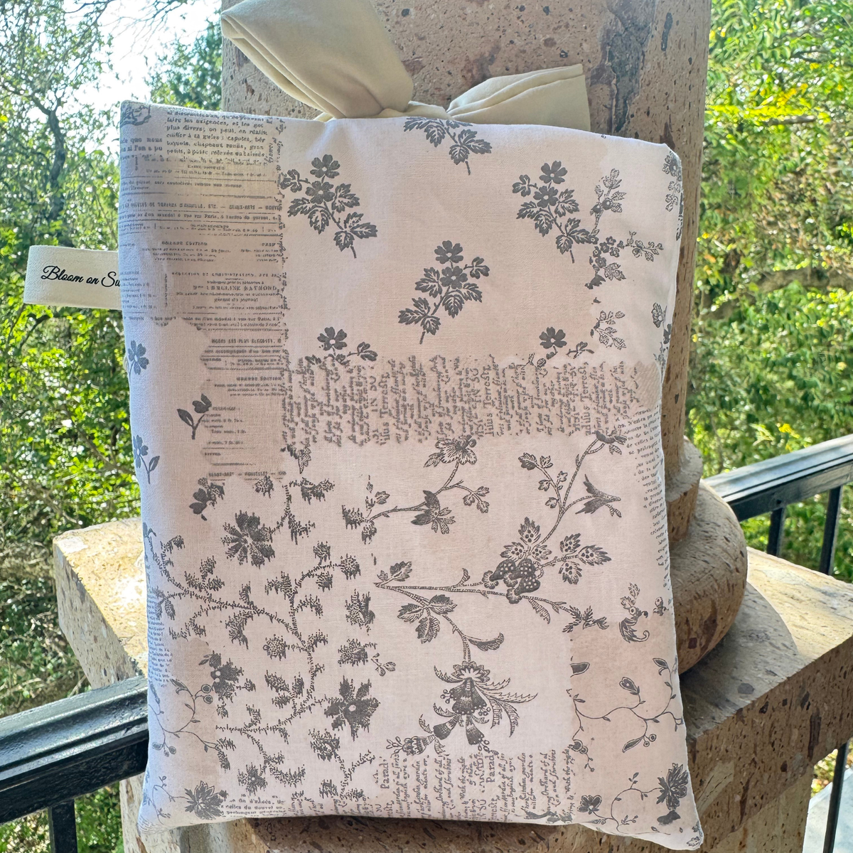 The parisian reader - Book/Ipad/Bible Sleeve