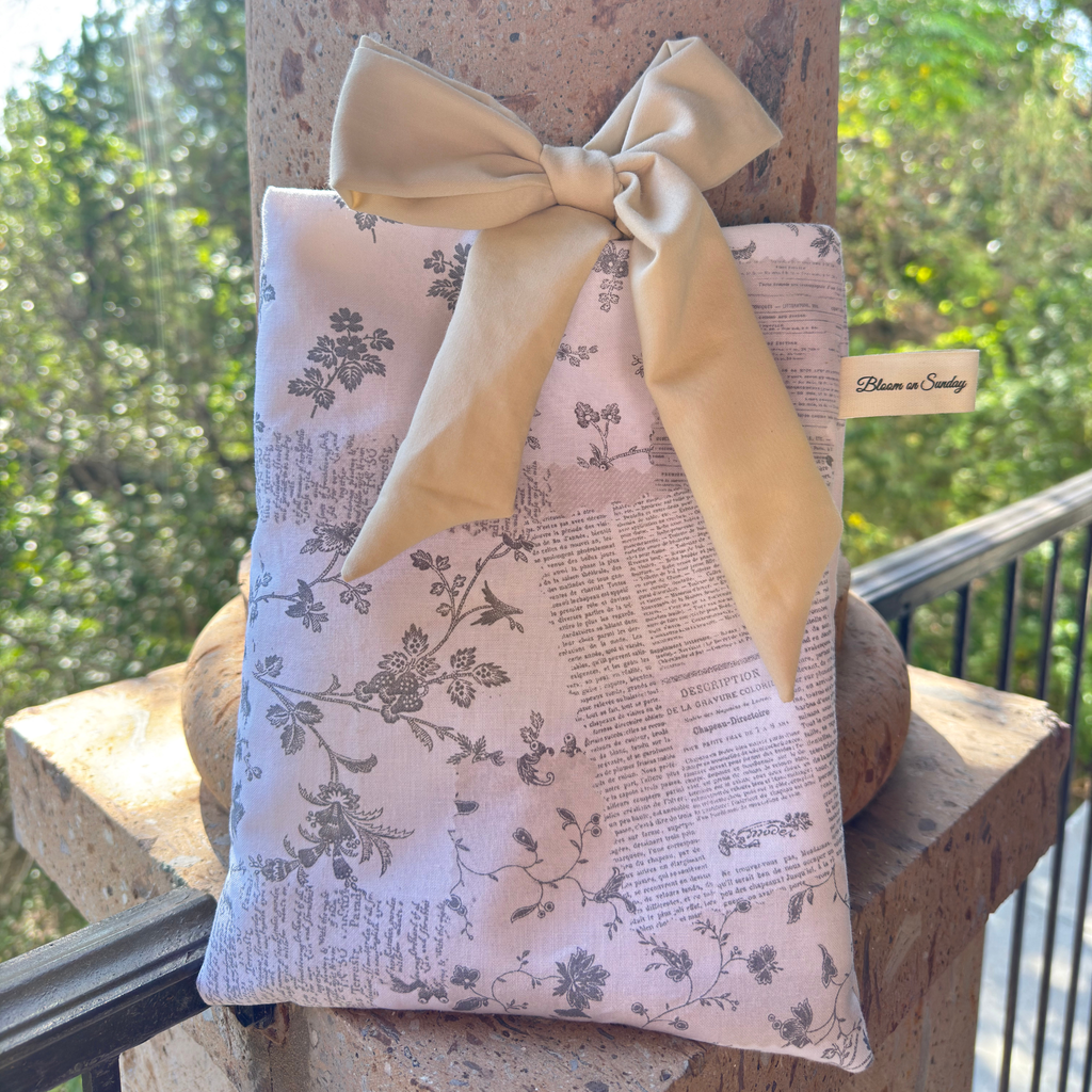 The parisian reader - Book/Ipad/Bible Sleeve